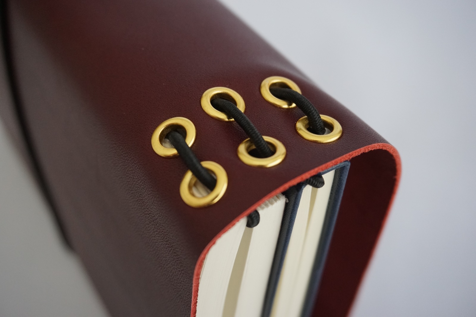 Detalle hojales exterior